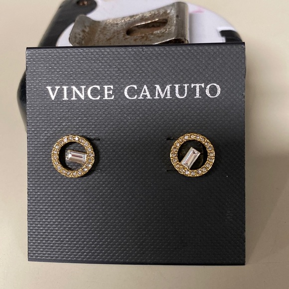 Vince camuto rhinestone studs .5” new - Picture 1 of 1